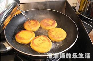 苦苣香菇玉米麪貼餅子的做法 步骤18