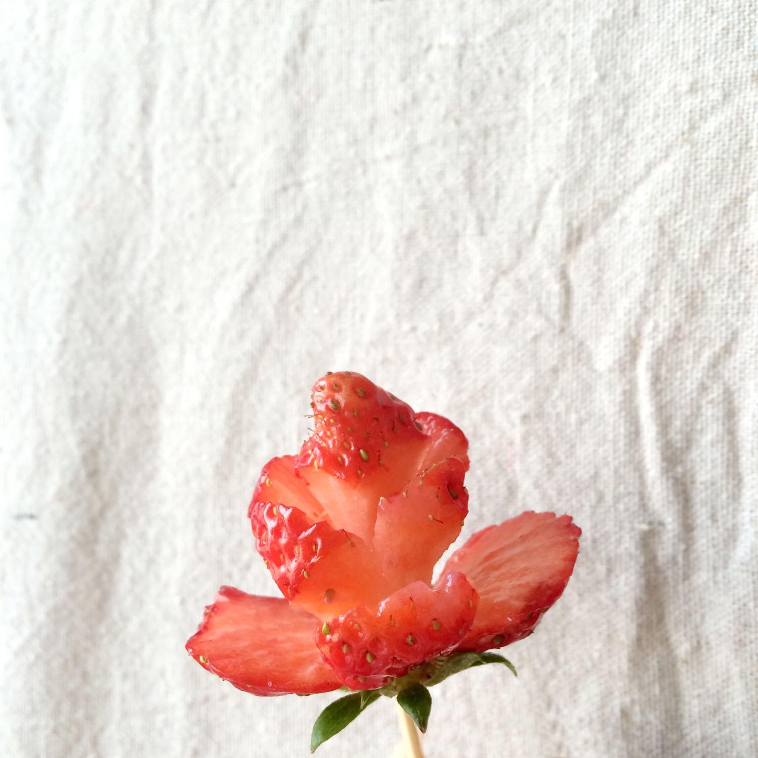 ❤草莓之戀❤情人節草莓玫瑰花的做法 步骤4