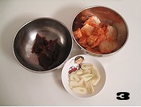 泡菜豆腐鍋的做法 步骤3