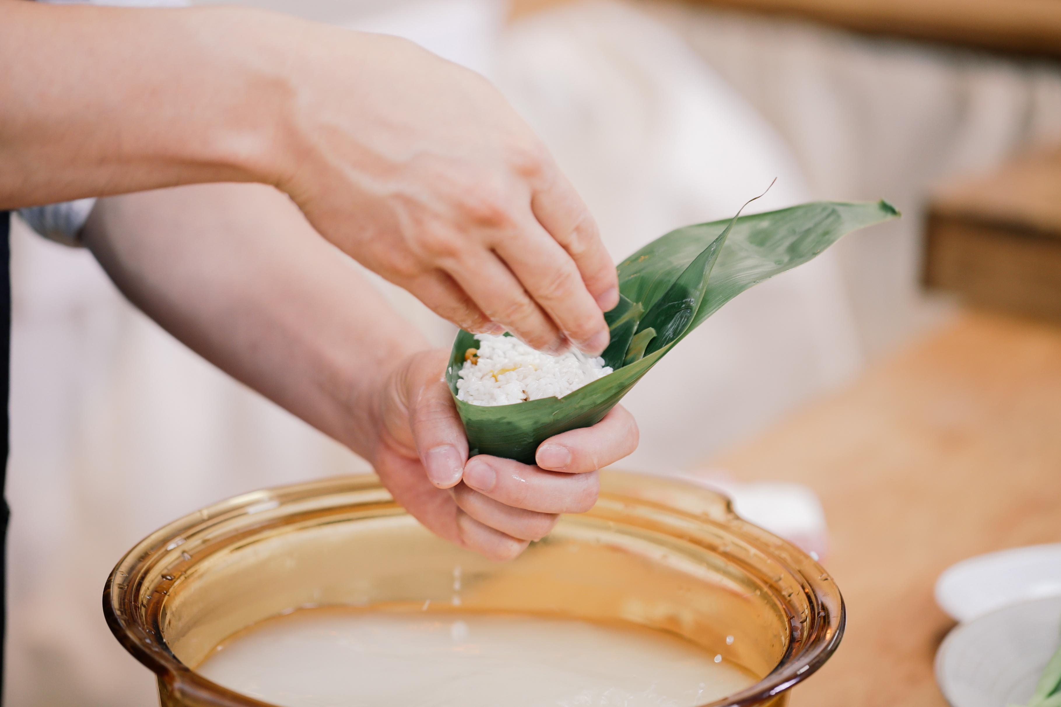創食計 - 粽子配芥菜鹹蛋湯的做法 步骤2