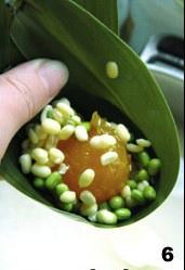 綠豆蛋黃粽子的做法 步骤2