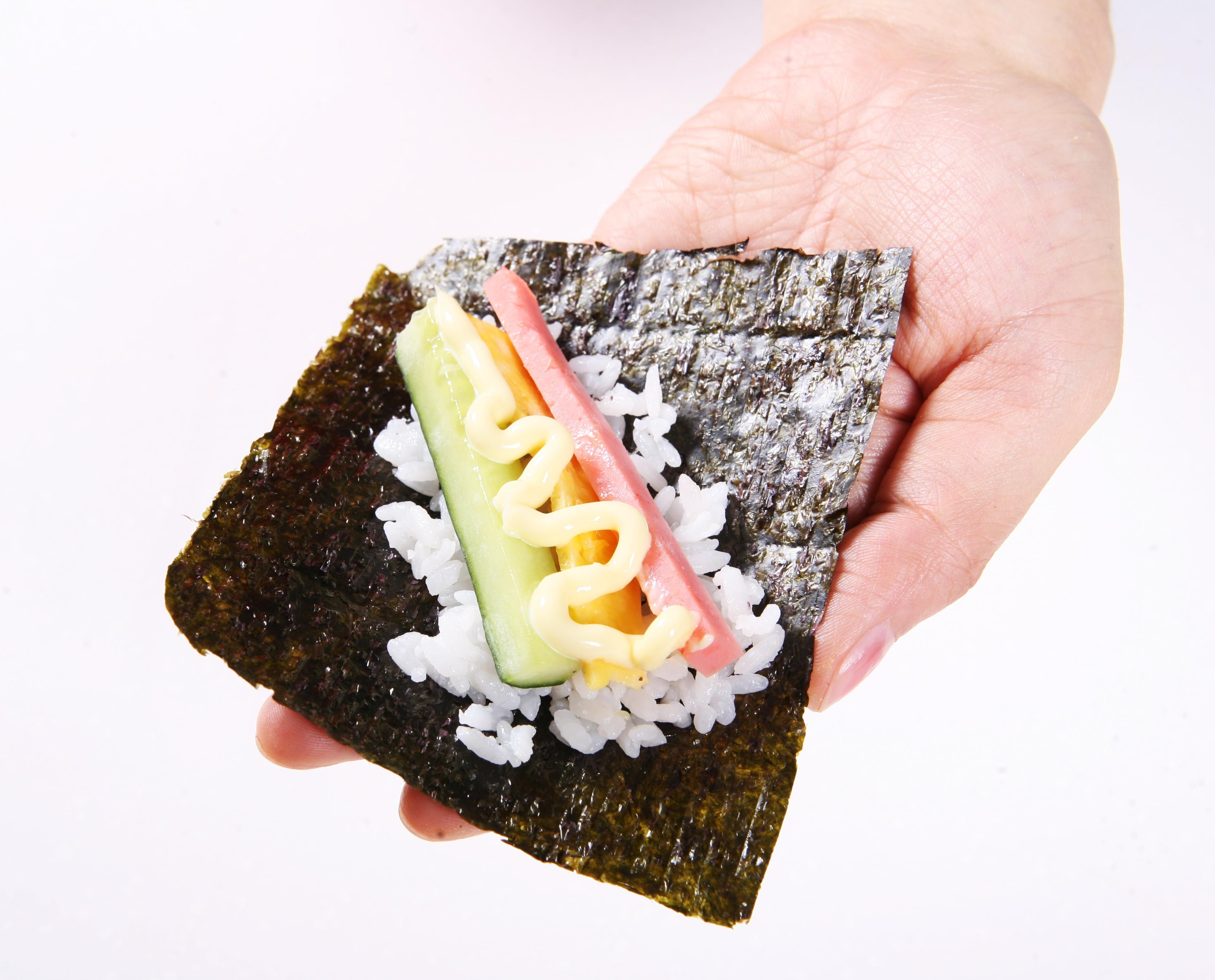 【丘比美食】手卷壽司的做法 步骤5