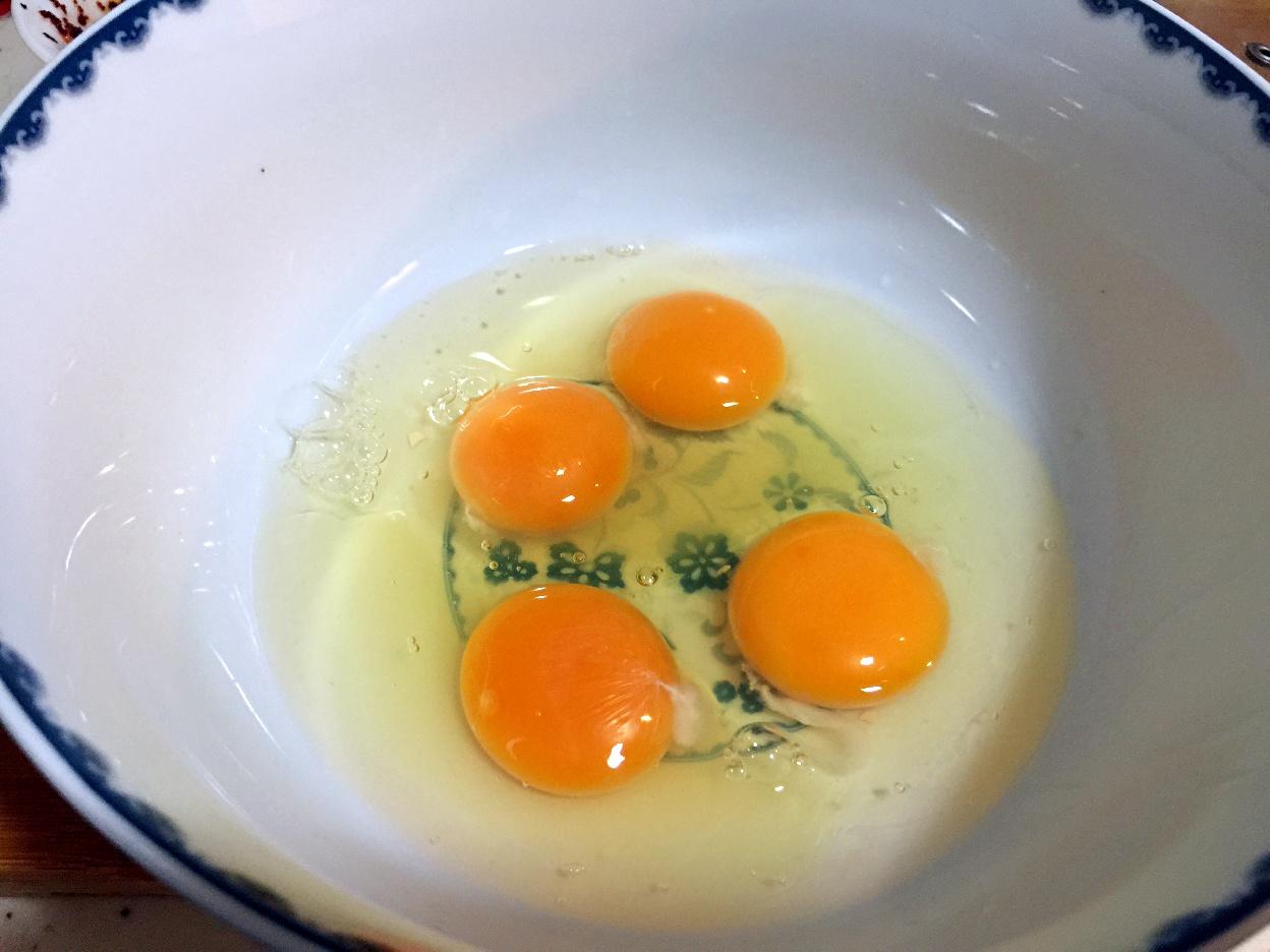 老丁的私房菜-芙蓉蛋（蒸蛋）的做法 步骤1