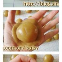 廣式月餅.蓮蓉蛋黃月餅--廣式餅皮製作方法詳解及鹹蛋黃的處理的做法 步骤8
