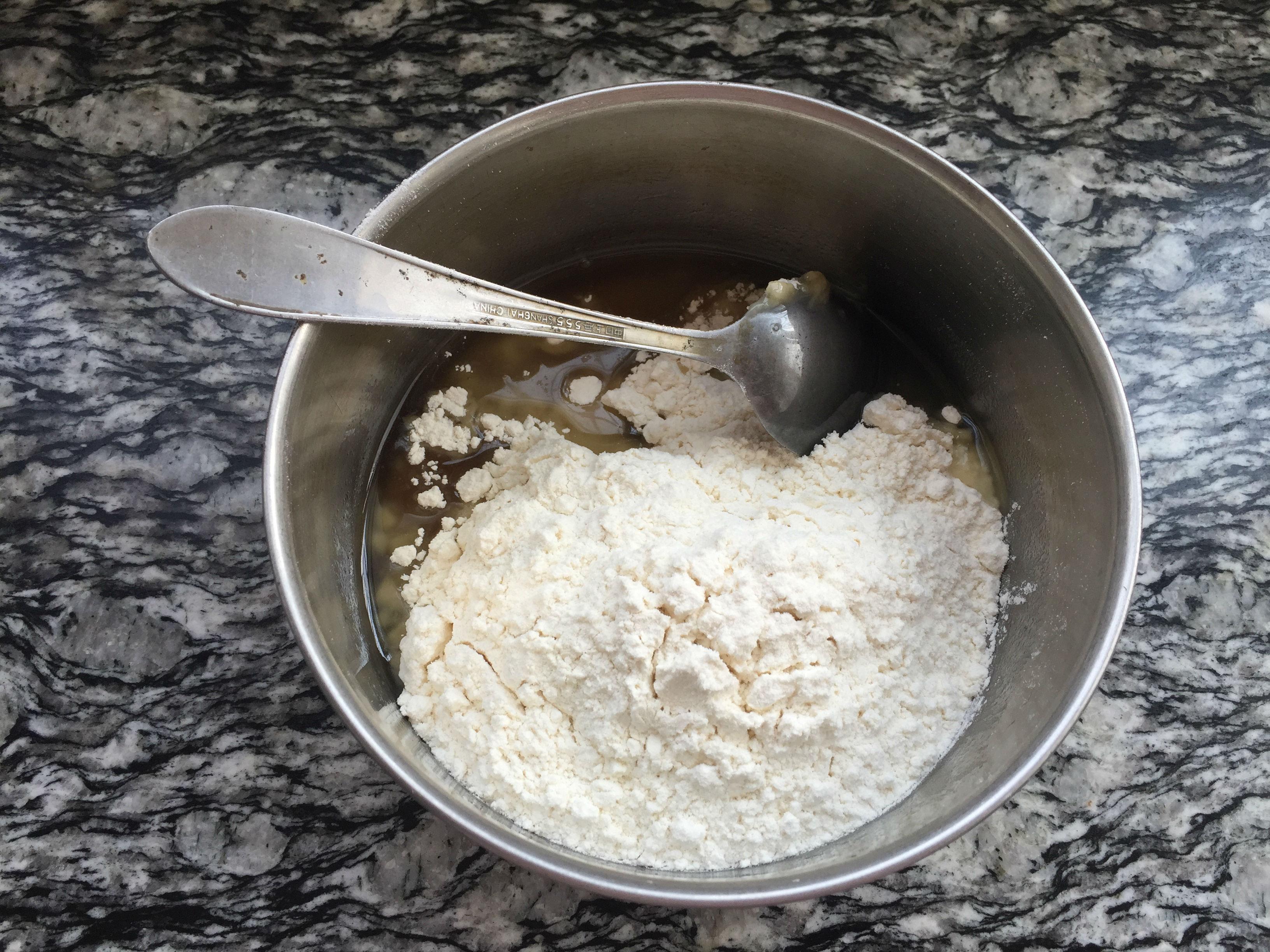 讓新手也可以做出完美的廣式豆沙蛋黃月餅的做法 步骤2