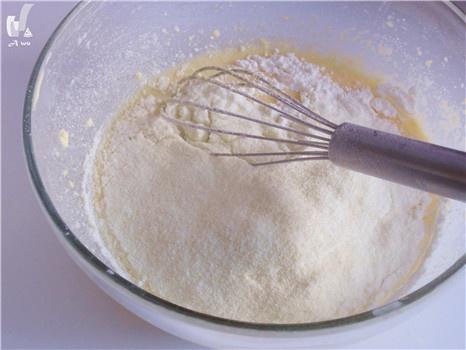 酥皮奶黃月餅---多重口味綜合出的恰到好處的做法 步骤2