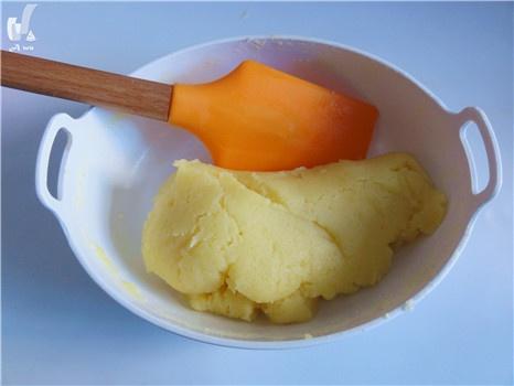 酥皮奶黃月餅---多重口味綜合出的恰到好處的做法 步骤7