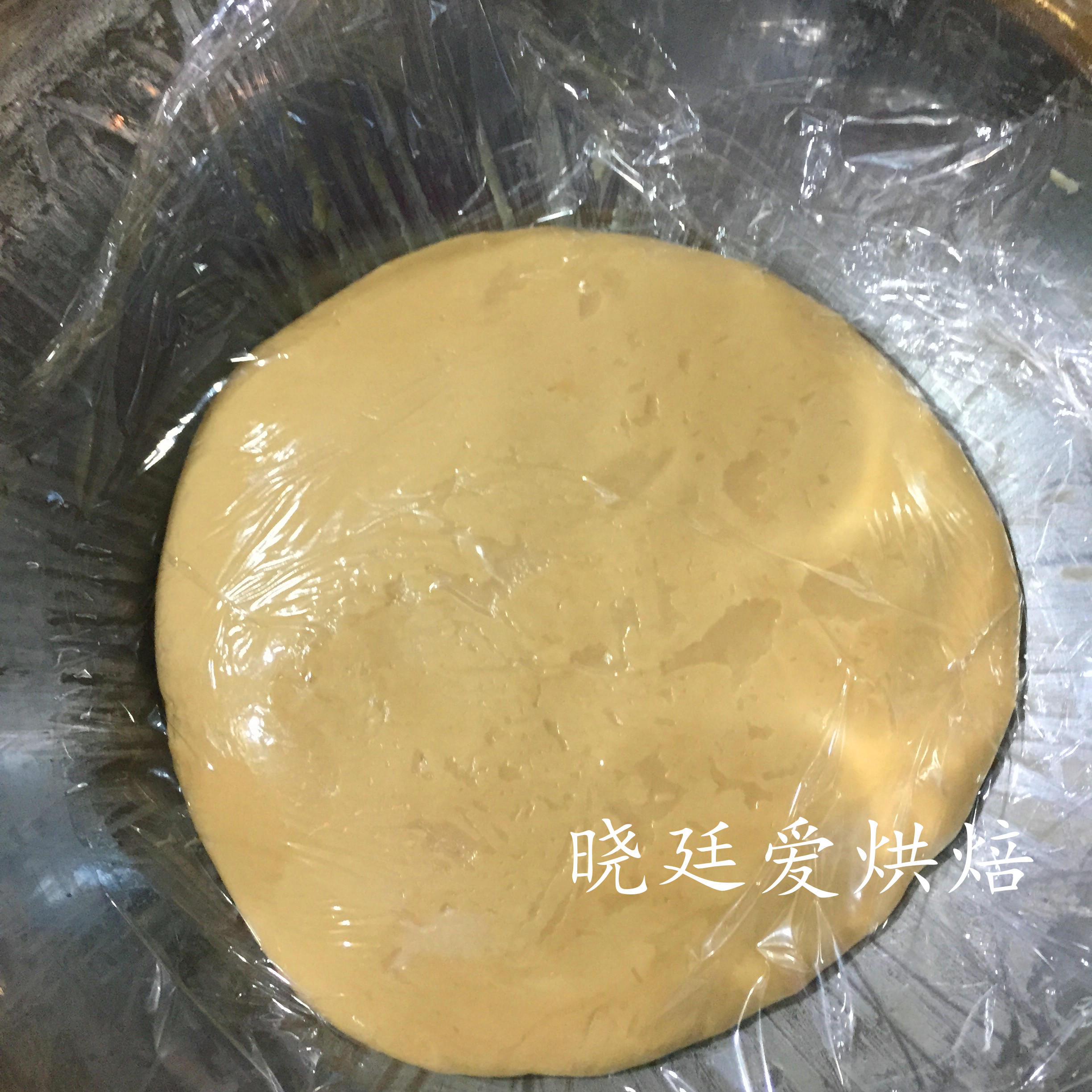 100g廣式豆沙蛋黃月餅配方及操作步驟的做法 步骤13