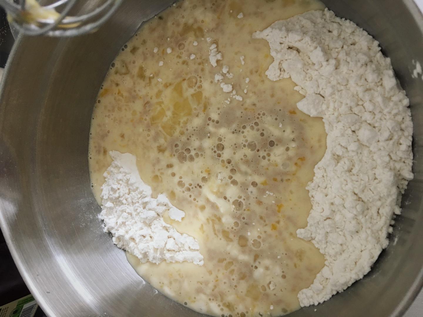 超級鬆軟的奶香麻花的做法 步骤2