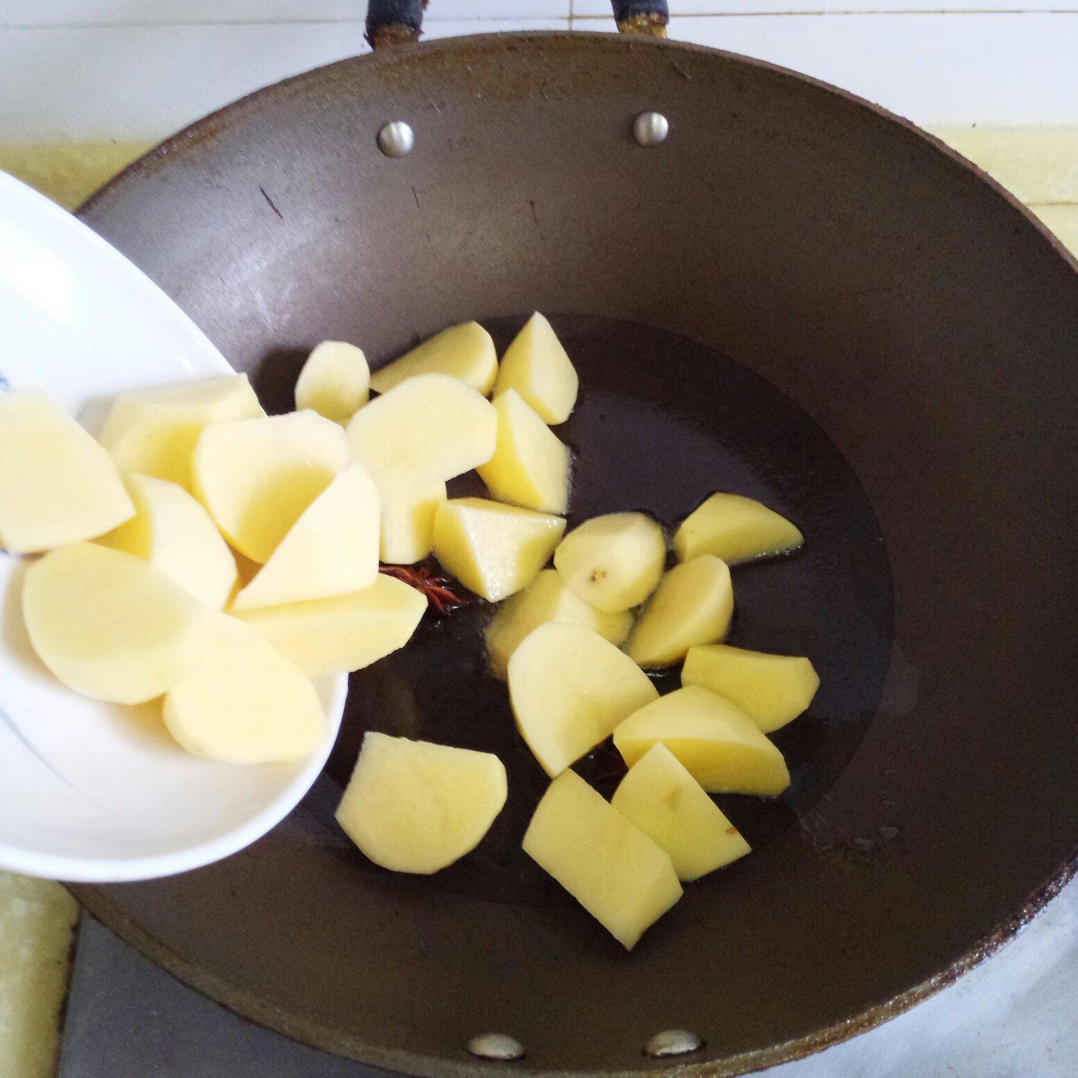 紅燒土豆的做法 步骤3