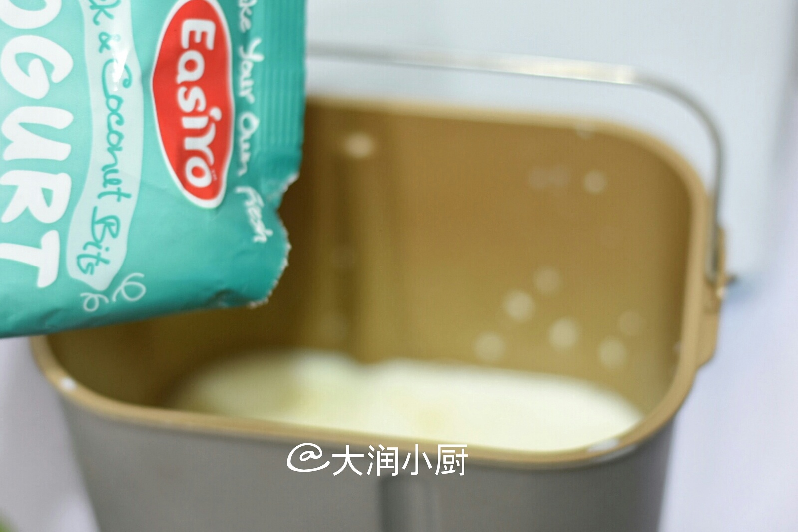 椰子酸奶爆醬麪包的做法 步骤1