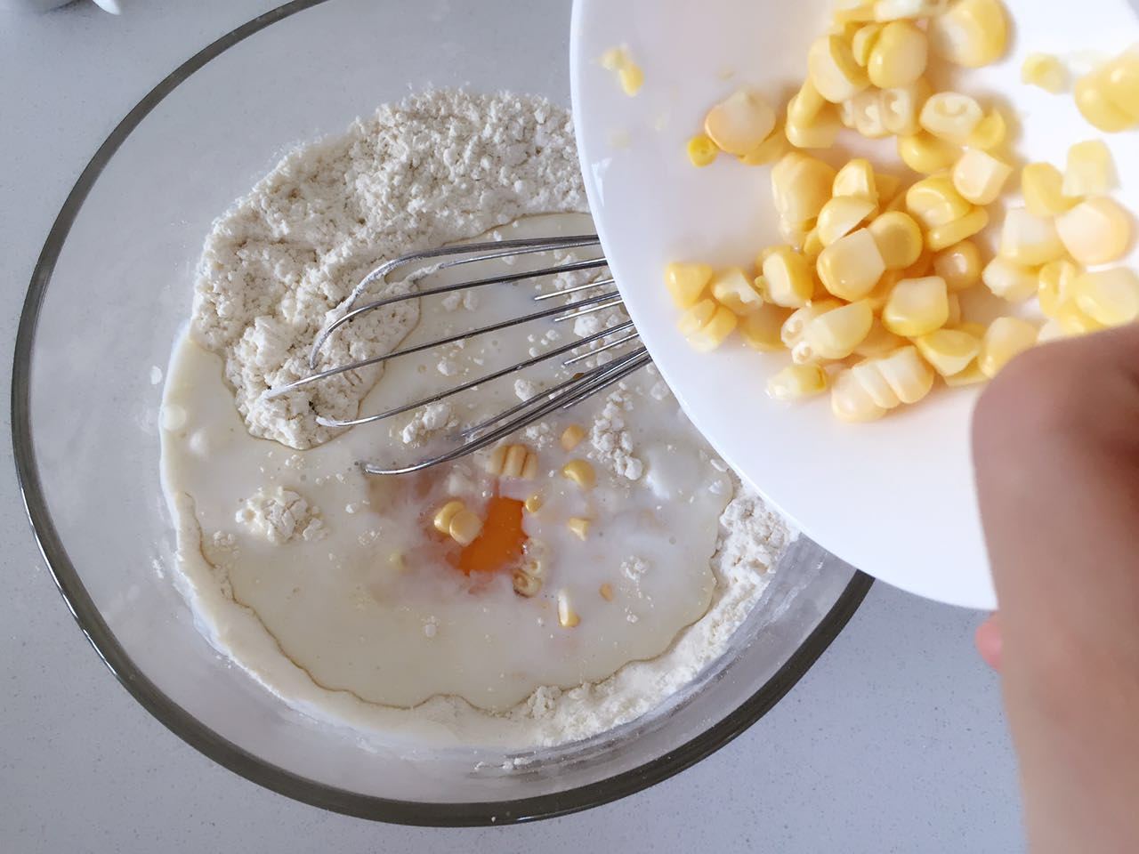 寶寶輔食：菠菜玉米瑪芬鬆餅-寶寶可以放心吃的健康烘焙小點的做法 步骤4