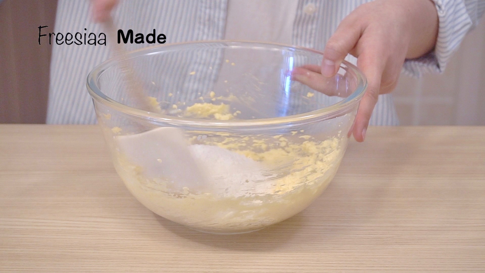 【視訊】椰蓉小酥球（消耗蛋黃）童年美食的做法 步骤5