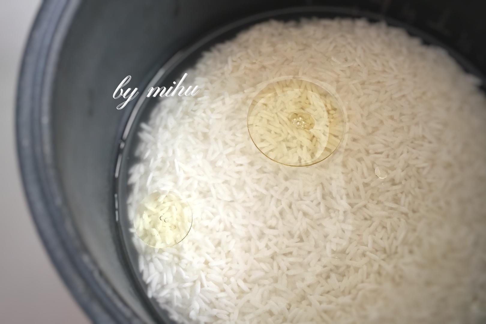 鮮米飯炒出粒粒分明蛋炒飯的做法 步骤2