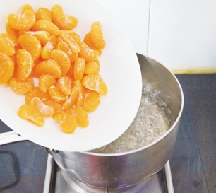 【親手做零食】兒時最愛的橘子罐頭的做法 步骤4