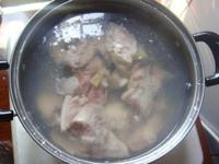 花生冬菇豬腳湯的做法 步骤3