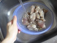花生冬菇豬腳湯的做法 步骤5