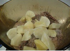 土豆燒大鵝的做法 步骤5