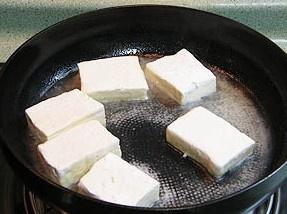 薑汁鐵板豆腐的做法 步骤2