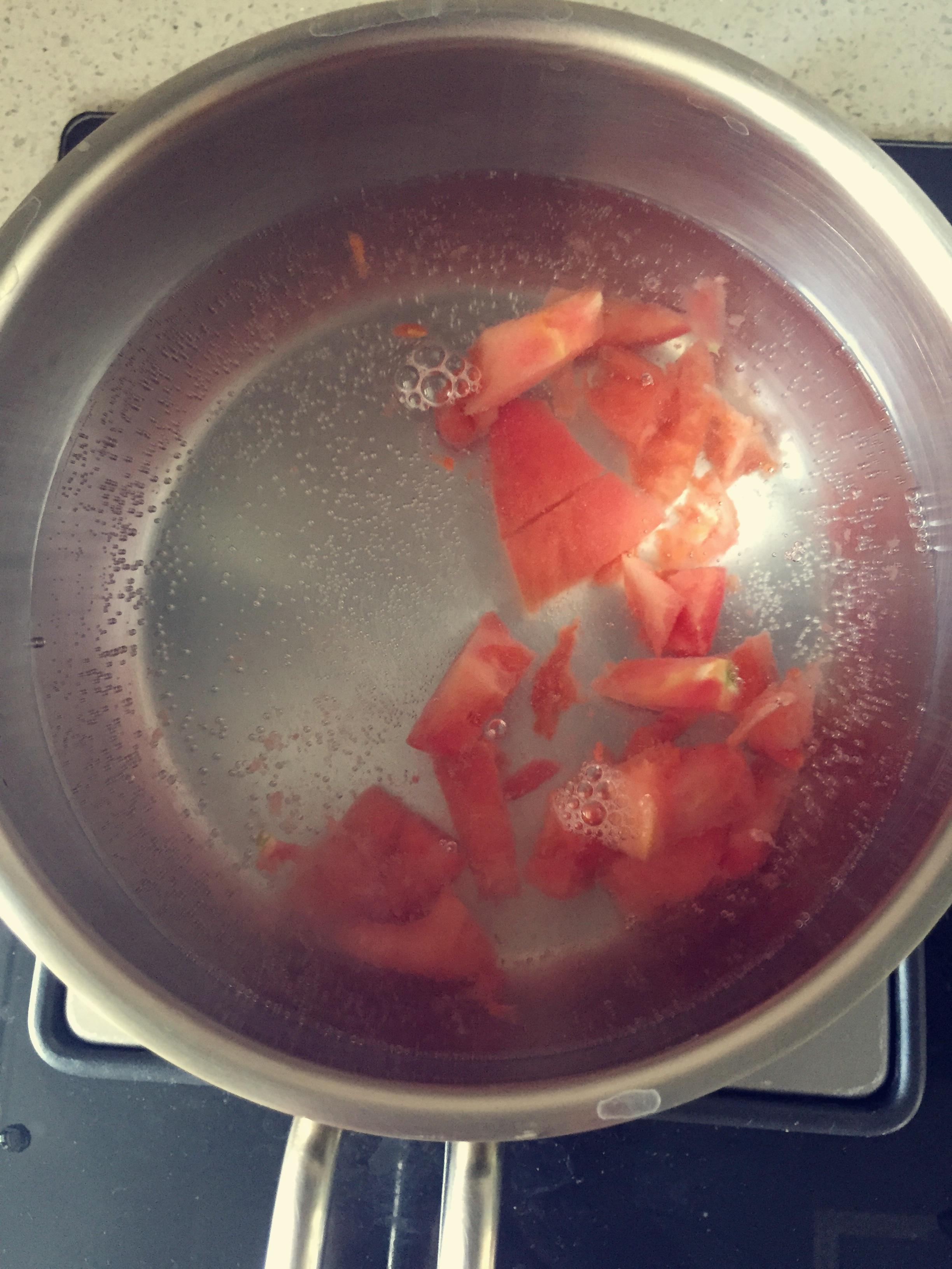 寶寶輔食 | 番茄胡蘿蔔鮮蝦面的做法 步骤3