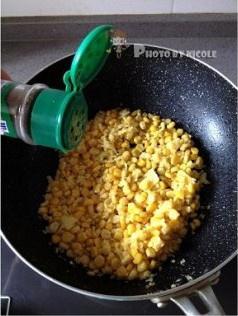椒鹽玉米粒的做法 步骤6