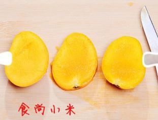 椰漿草莓芒果水果粥的做法 步骤3