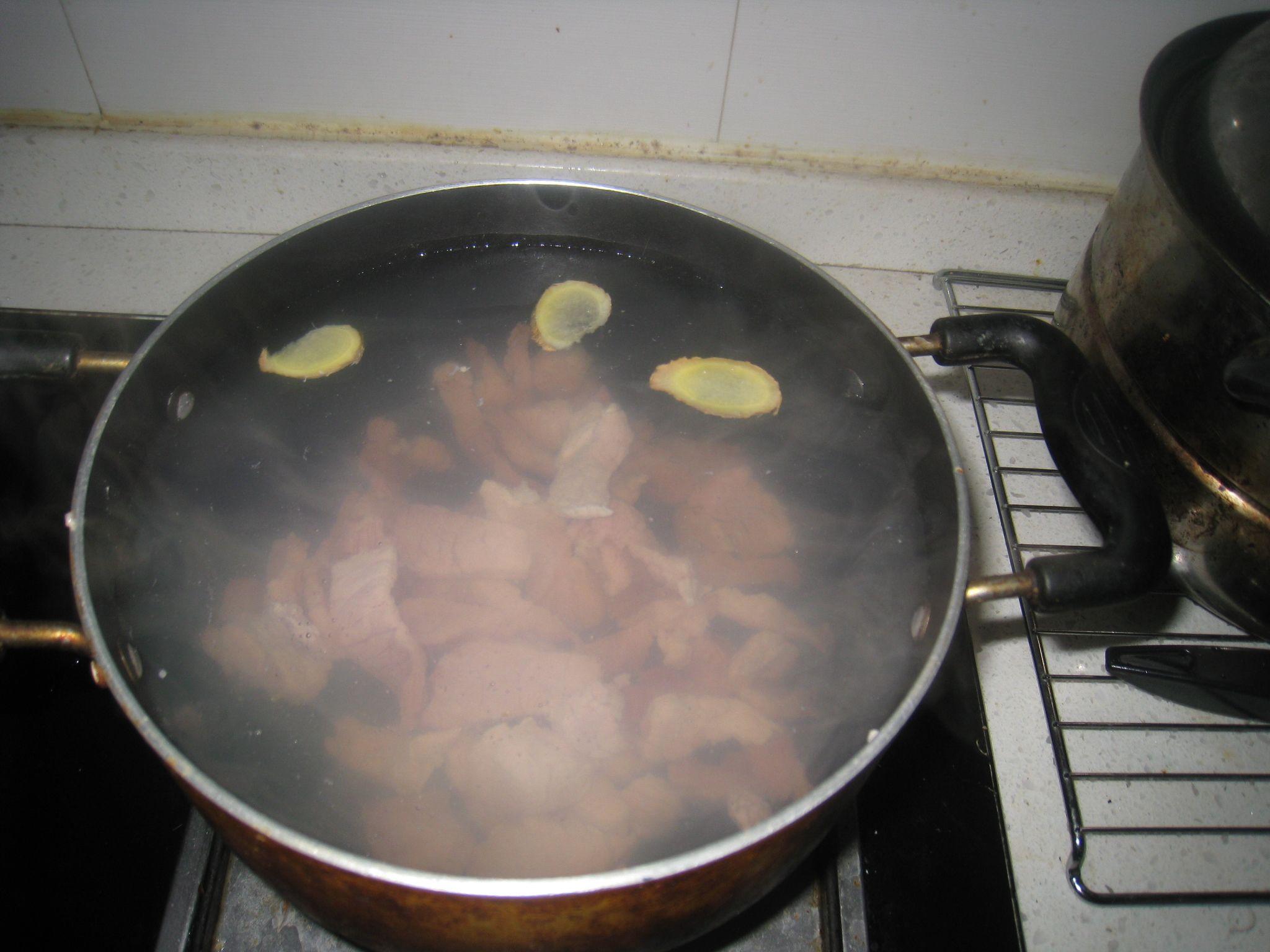 祛溼潤肺瘦肉湯的做法 步骤3