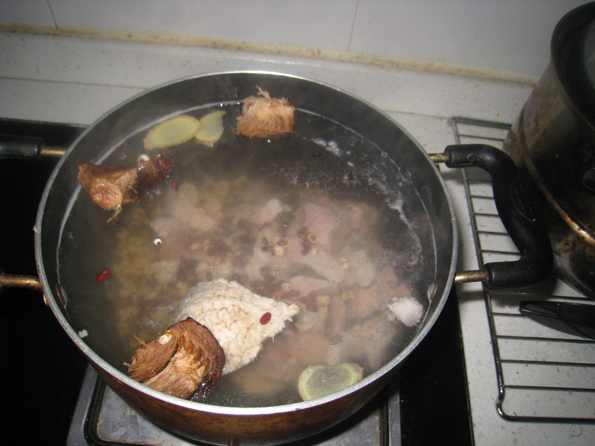 祛溼潤肺瘦肉湯的做法 步骤4