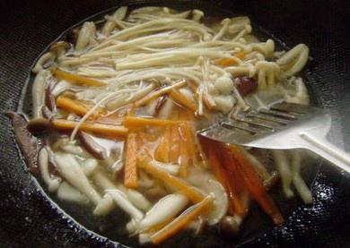 芙蓉菌菇絲瓜湯的做法 步骤12