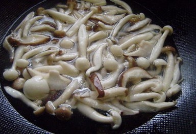 芙蓉菌菇絲瓜湯的做法 步骤11