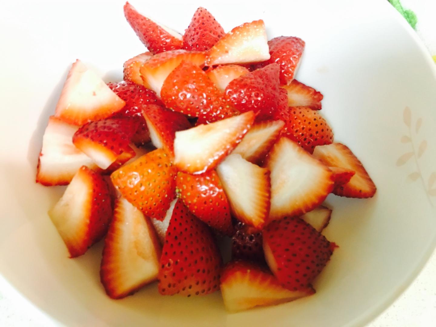 夏天一碗草莓醬（快手版）的做法 步骤2