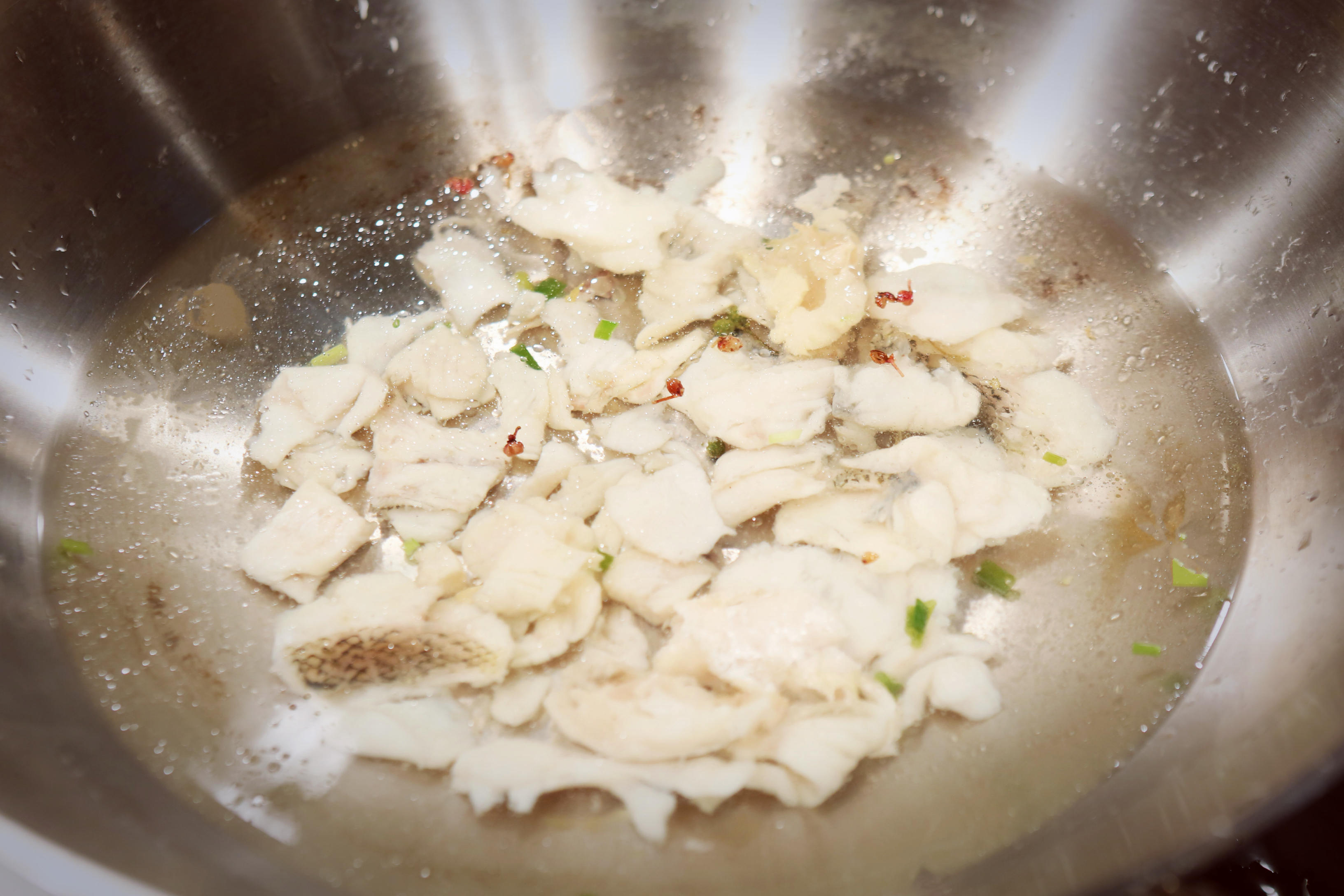 至鮮酸菜魚，至美葉一茜——來自《茜你一頓飯》的美味的做法 步骤8