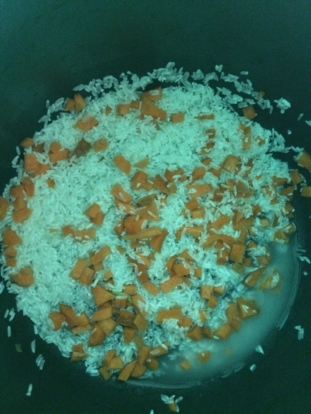 清淡健康版胡蘿蔔臘肉飯的做法 步骤2