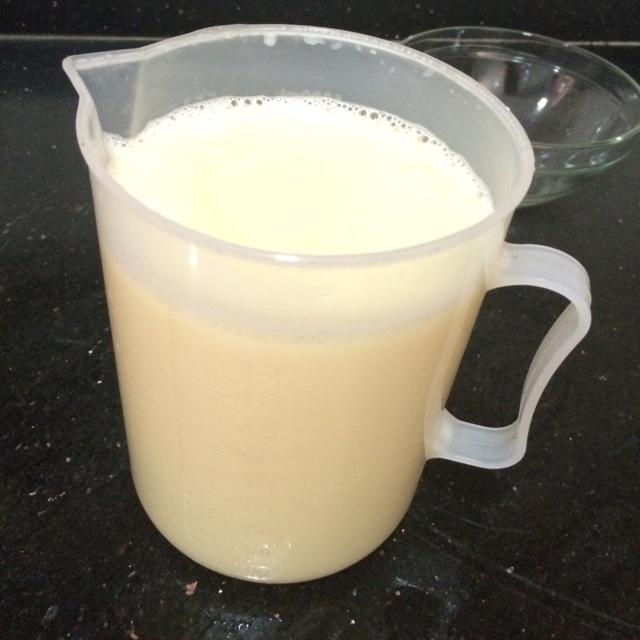 美容養顏的牛奶燉蛋的做法 步骤2