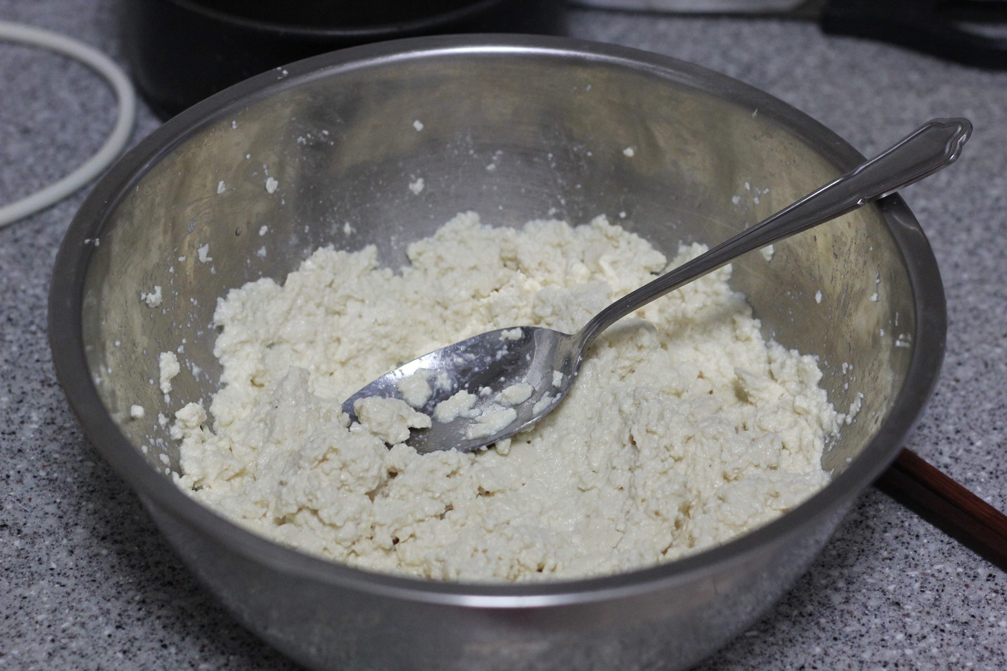 軟綿綿的雞肉豆腐丸（無油）的做法 步骤2