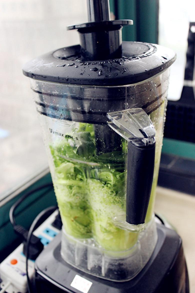 排宿便減肥排毒蔬菜汁 green smoothie （蔬菜版）的做法 步骤3