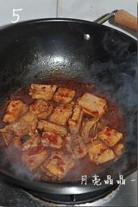 蒜蓉辣醬燒排骨的做法 步骤5