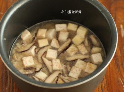 香菇芋頭炊飯的做法 步骤2