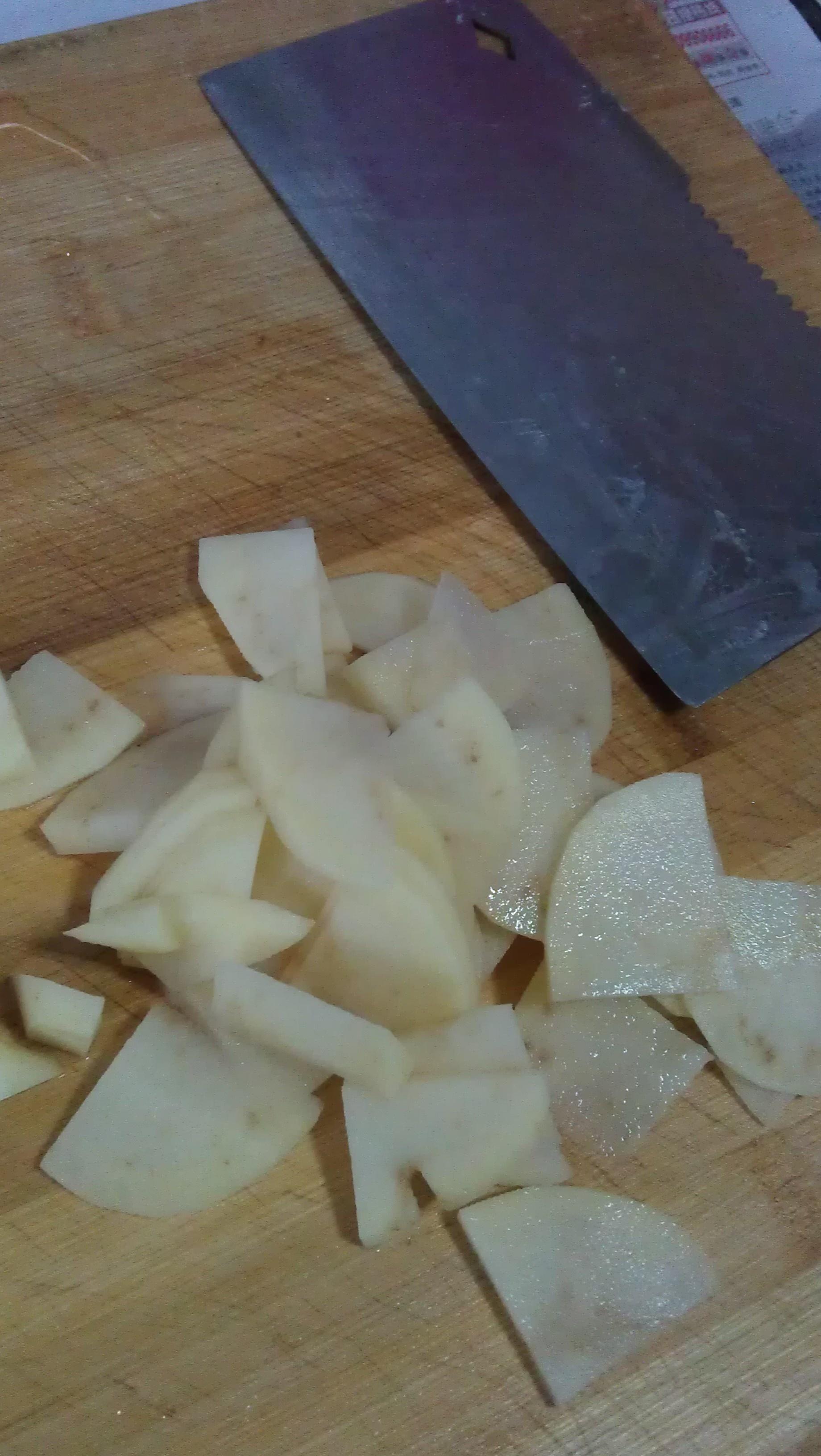 回鍋土豆片（老乾媽版）的做法 步骤1