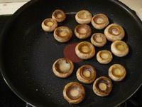 保留最原始鮮味兒的煎口蘑的做法 步骤3