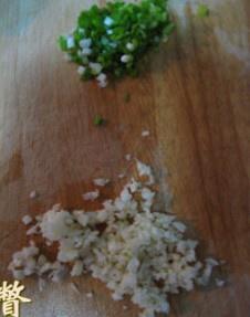 蒜蓉蒸金針菇的做法 步骤2