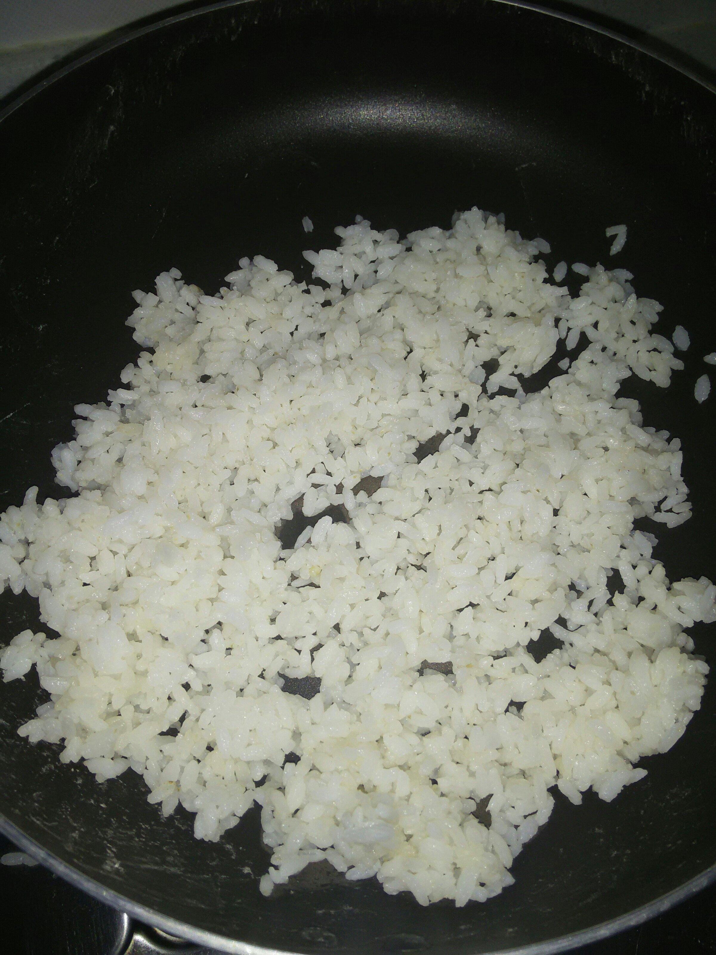 把涼米飯變成又香又軟的方法的做法 步骤3