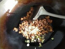 蒜香肉末燒豆腐的做法 步骤6
