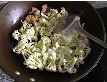 幹鍋菜花的做法 步骤10