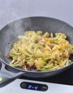 很「浪費」米飯的家常菜之一-------幹鍋菜花的做法 步骤9