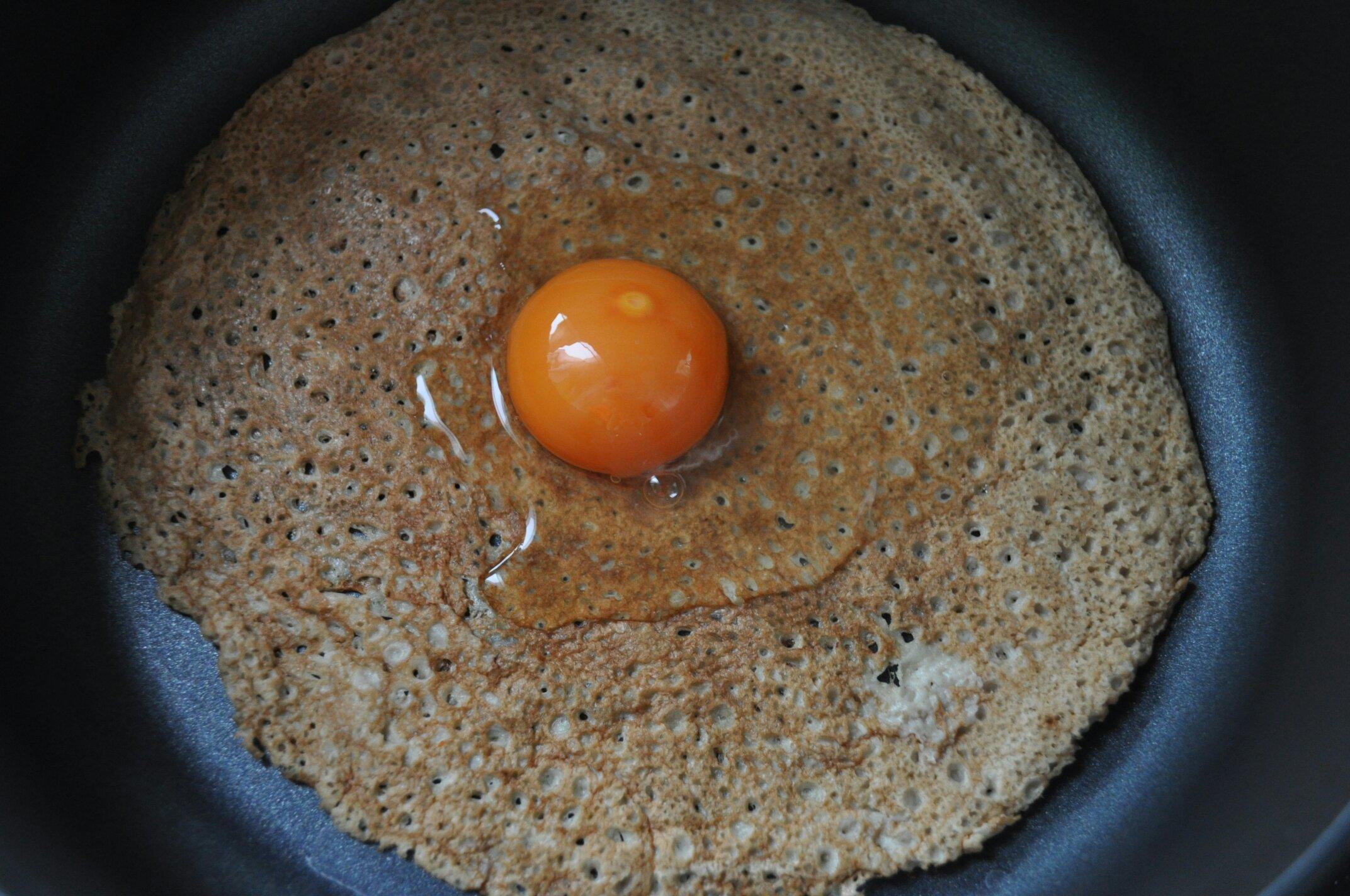雞蛋火腿早餐烘餅的做法 步骤2