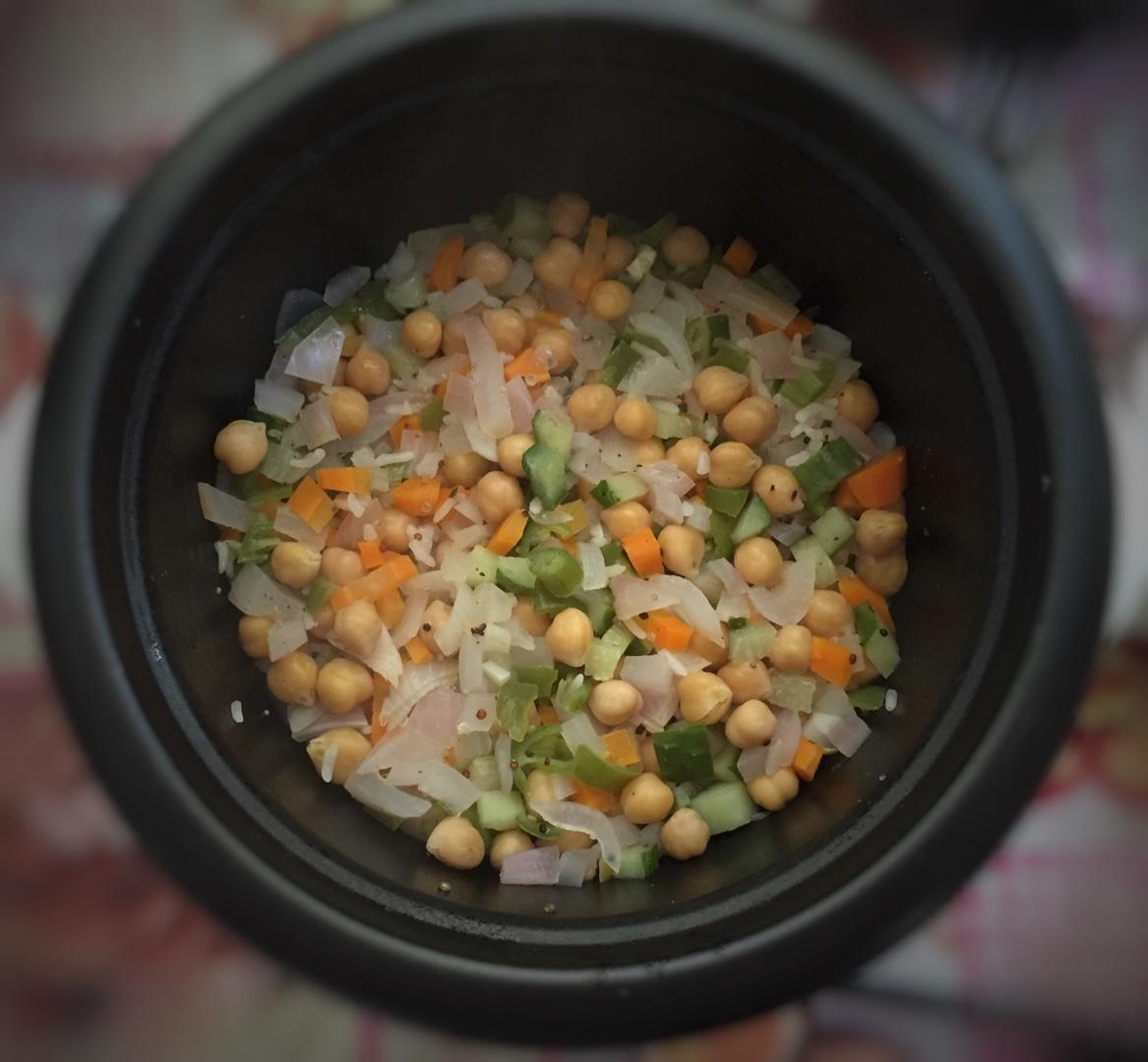 電飯鍋版鷹嘴豆雜蔬藜麥燜飯～一人食的做法 步骤2