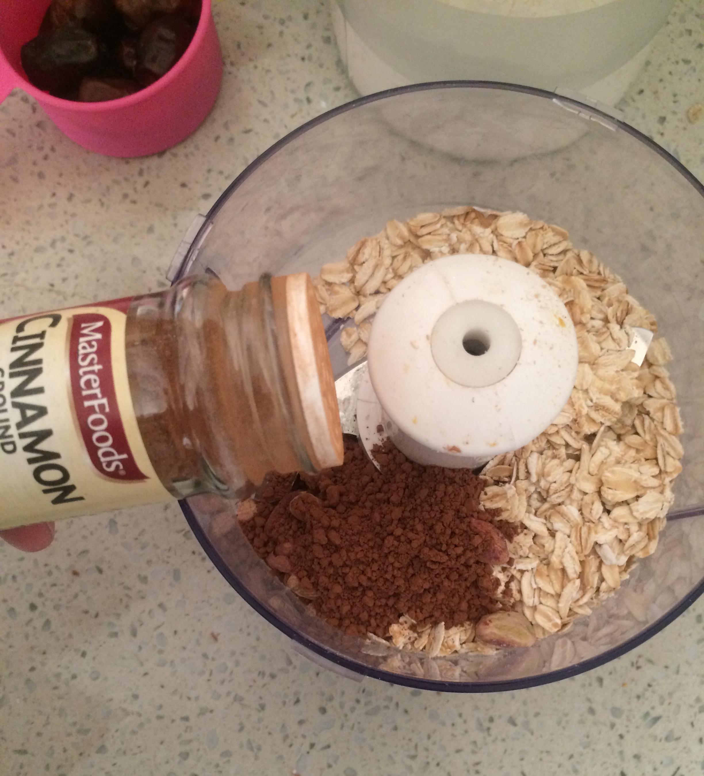 素食椰棗燕麥巧克力能量球 vegan oats chocolate energy ball的做法 步骤5