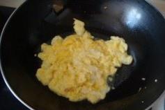 胡蘿蔔炒雞蛋的做法 步骤2