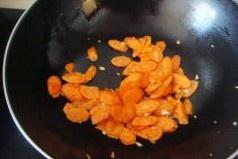 胡蘿蔔炒雞蛋的做法 步骤3